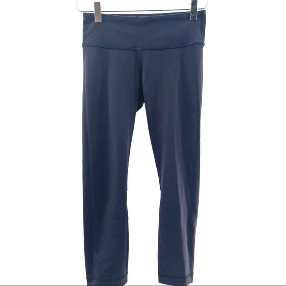 lululemon athletica Pants - LULULEMON Athletica Navy Blue Cropped Leggings Capri Athleisure Gym Yoga Size 4